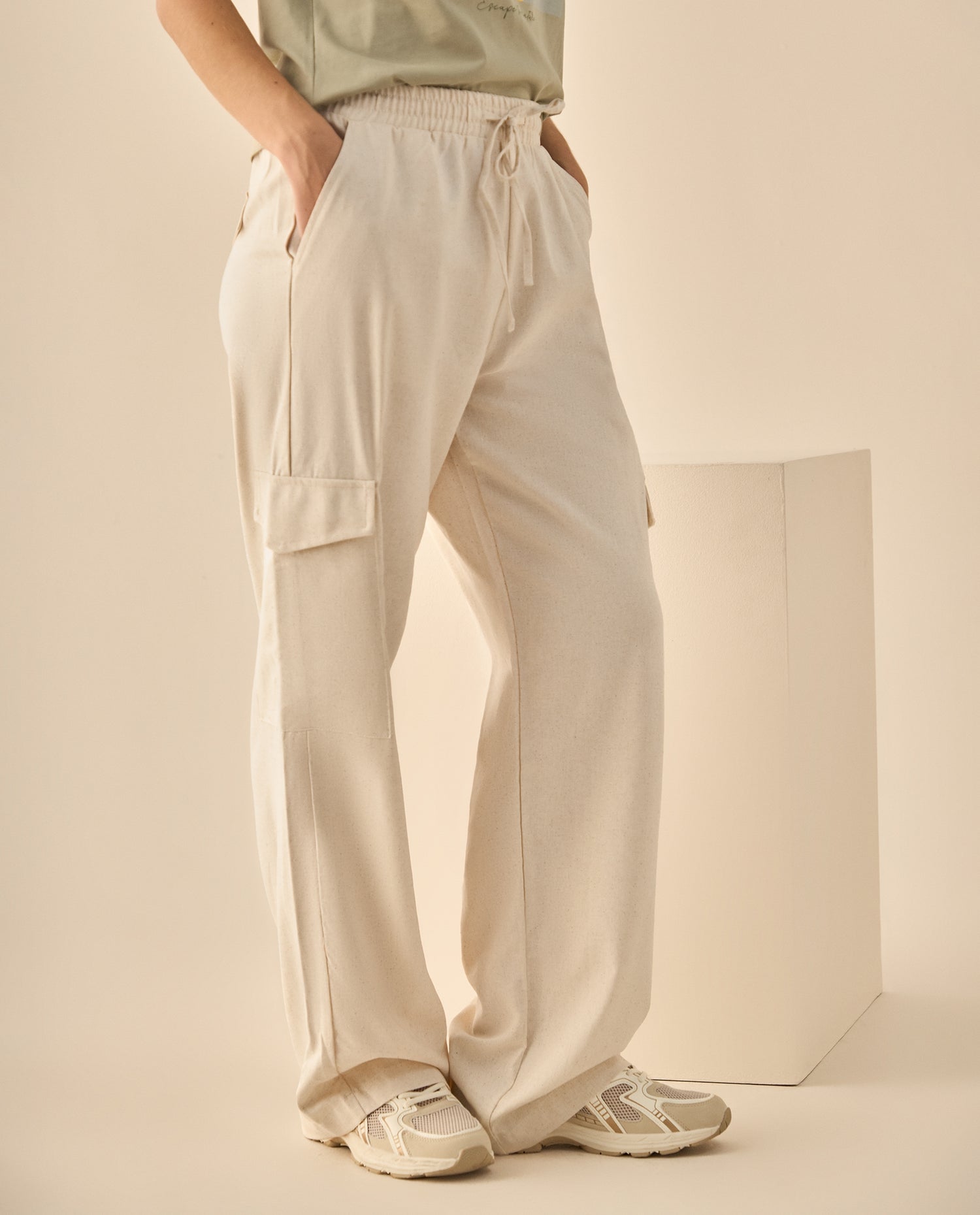 Pantalón Cargo con Cintura Elástica - Beige