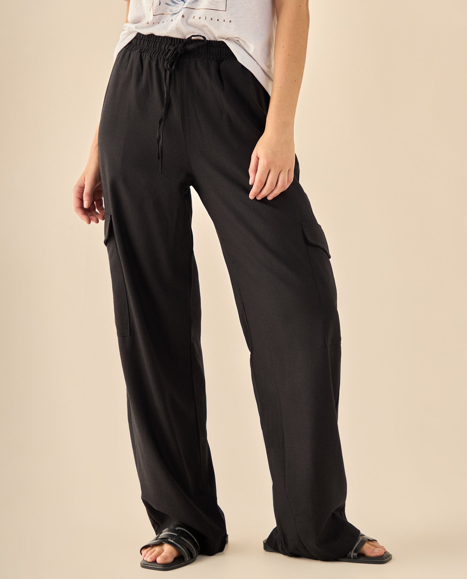 Pantalón Cargo con Cintura Elástica - Negro 34_933G300_NEG190303_3