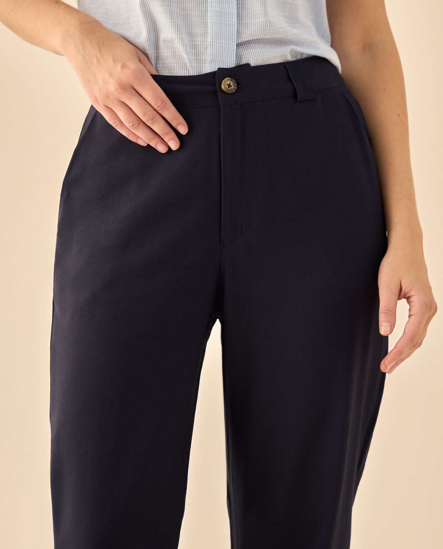 Pantalón con Botón Dorado - Azul