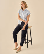 Pantalón con Botón Dorado - Azul