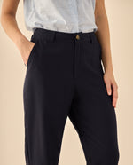 Pantalón con Botón Dorado - Azul