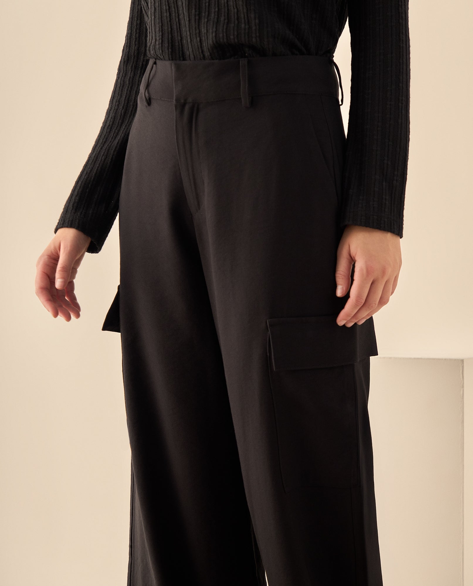 Pantalón Cargo de Tiro Alto Pierna Ancha - Negro 34_939G004_NEG190303_6