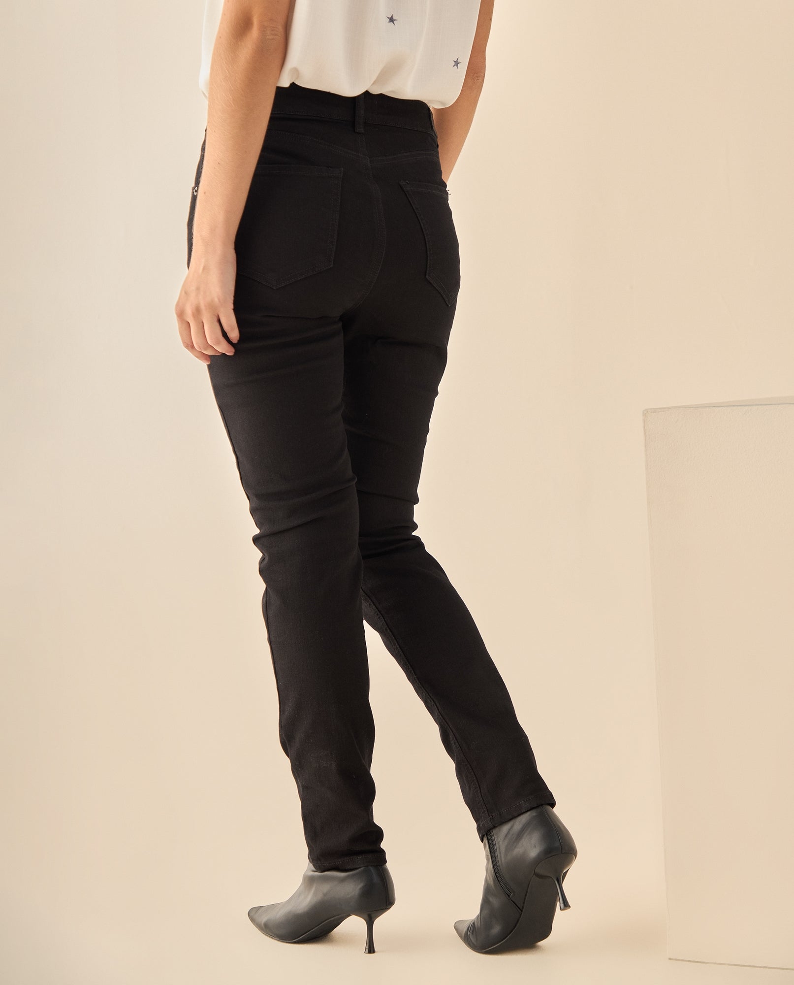 Jeans Skinny Tiro Alto con Stretch - Negro 34_972G303_NEG190303_4