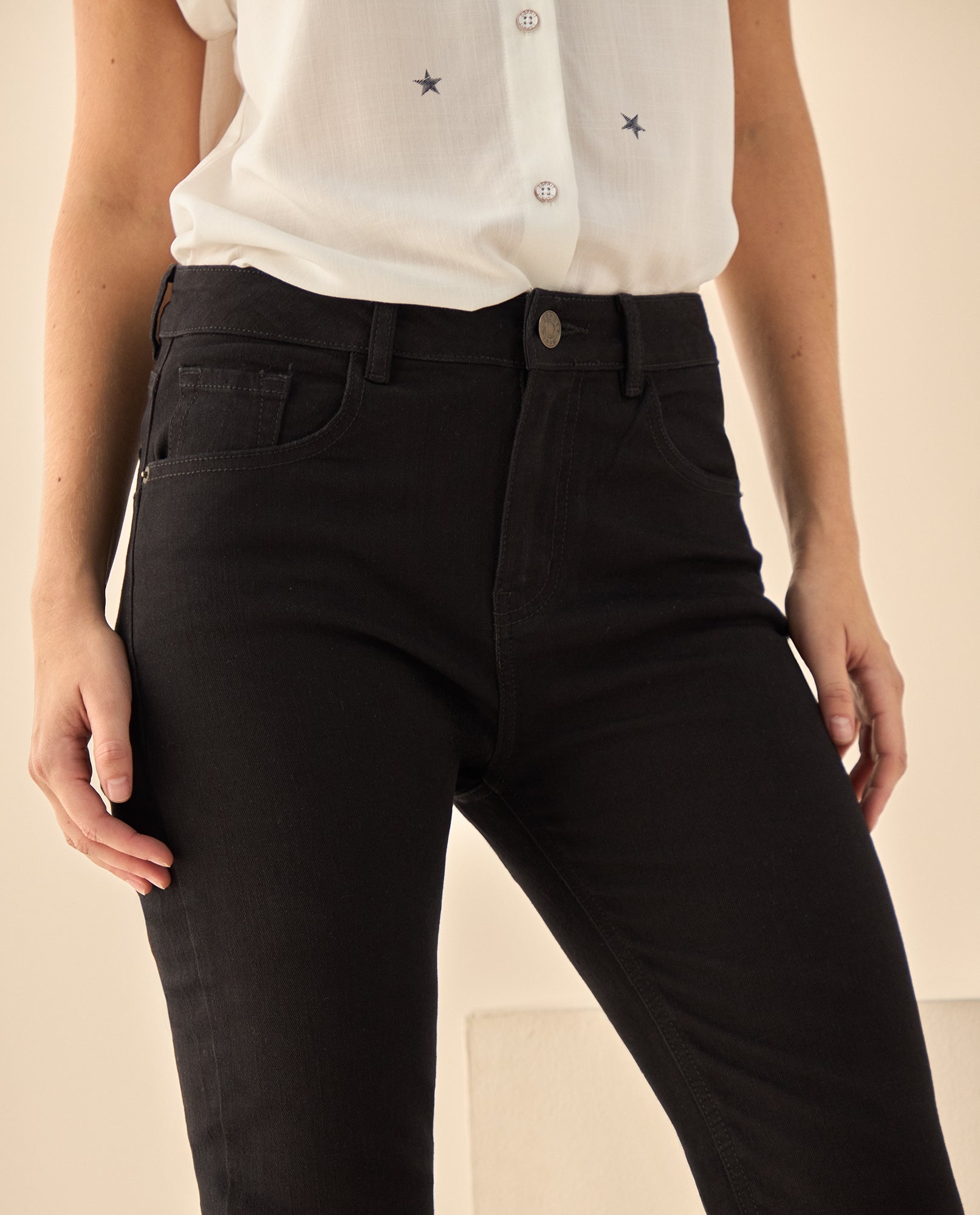 Jeans Skinny Tiro Alto con Stretch - Negro 34_972G303_NEG190303_5