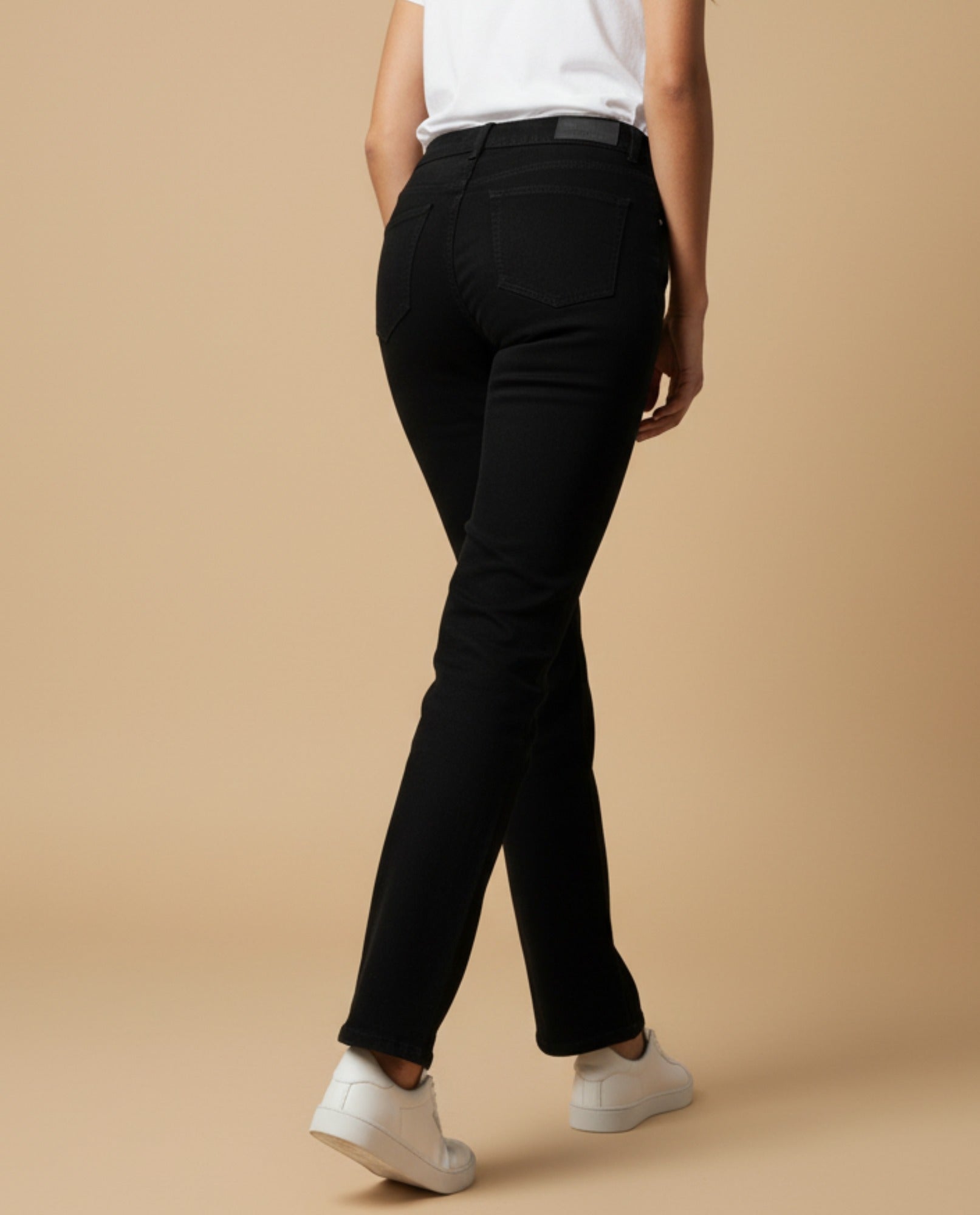 Jean recto cinco bolsillos para mujer - Negro 34_973G308_NEG190303_3